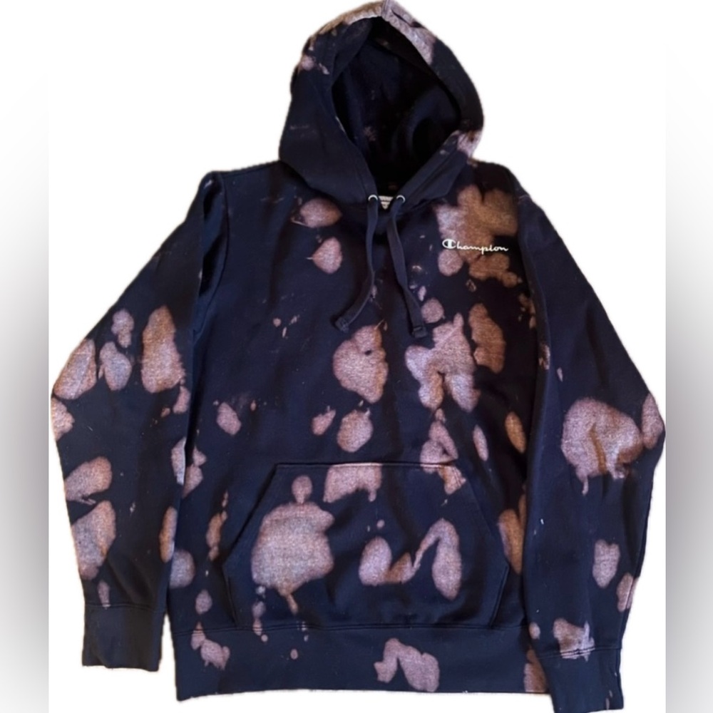 Champion hooded sweatshirt with pocket. Size Medium